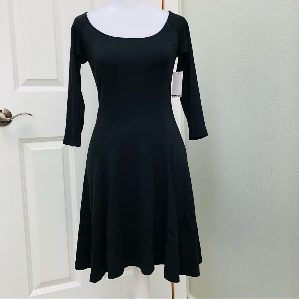 BAR III LONG SLEEVE SCOOP NECK CROSS BACK KNEE LENGTH DRESS BLACK XS NWT